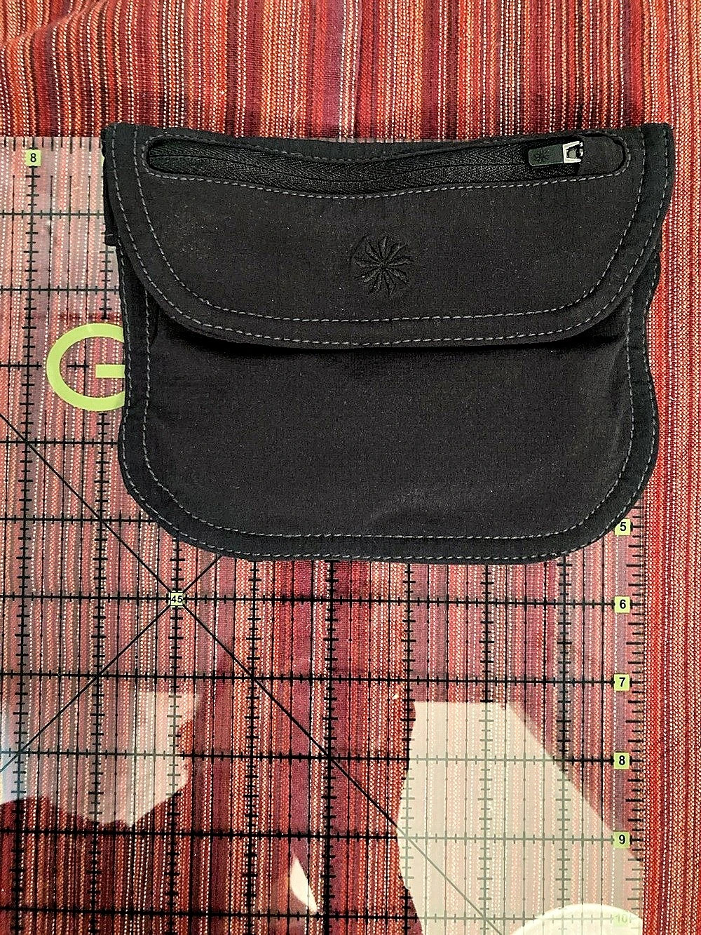 Athleta Black Crossbody Bag Minimalist Hiking Travel 7” x 5.5” Style 405141
